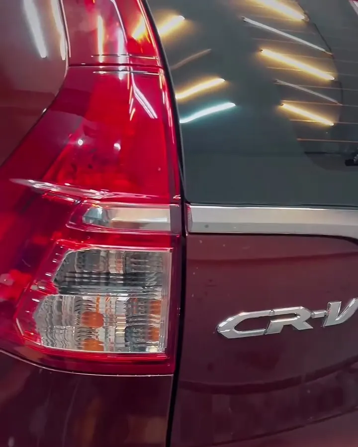 Honda CR-V vermelho com pintura polida